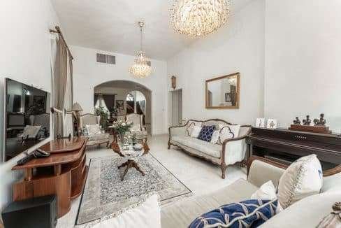 Haus zum Kauf in Dubai The Villa Wohnzimmer